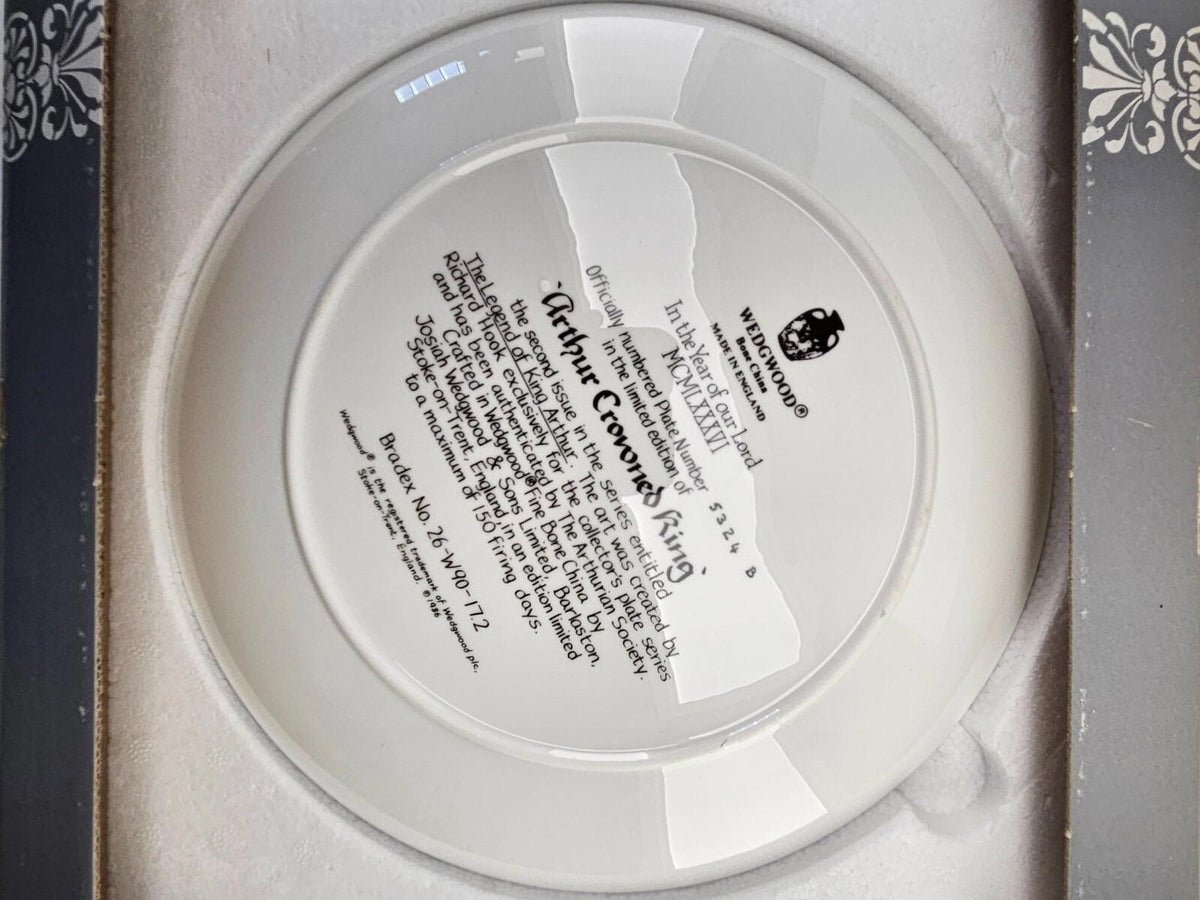 Assiette authentique en porcelaine fine de Wedgwood, Arthur couronné roi, 1986
