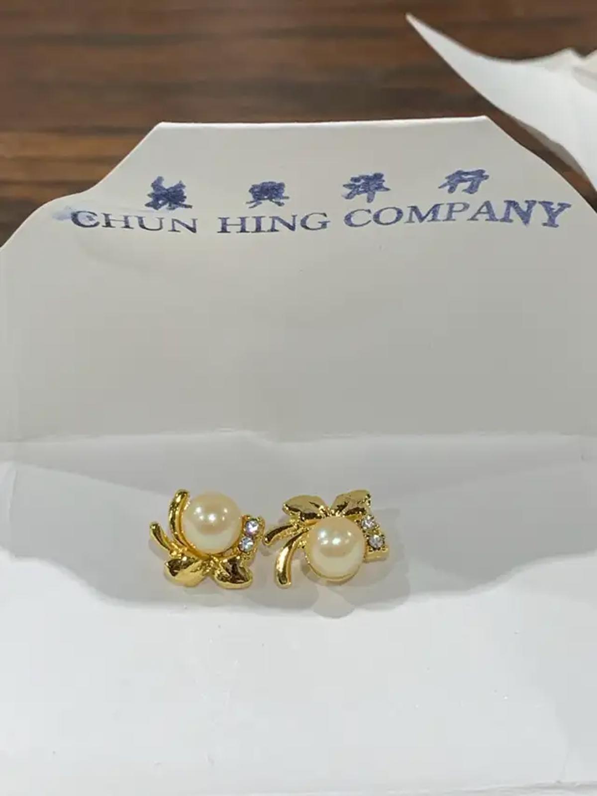 2 pairs of Earings