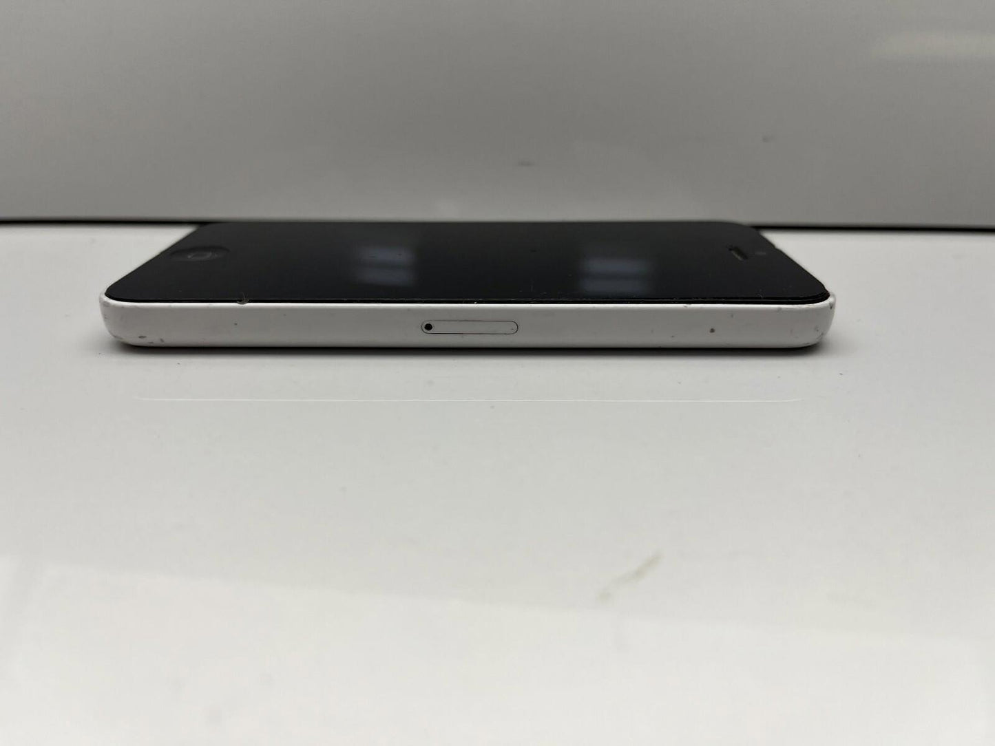 iPhone 5c White No Power FOR PARTS