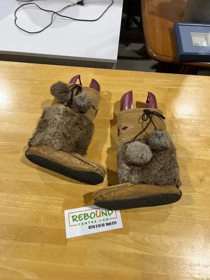 Manitobah suede Boots Size 8