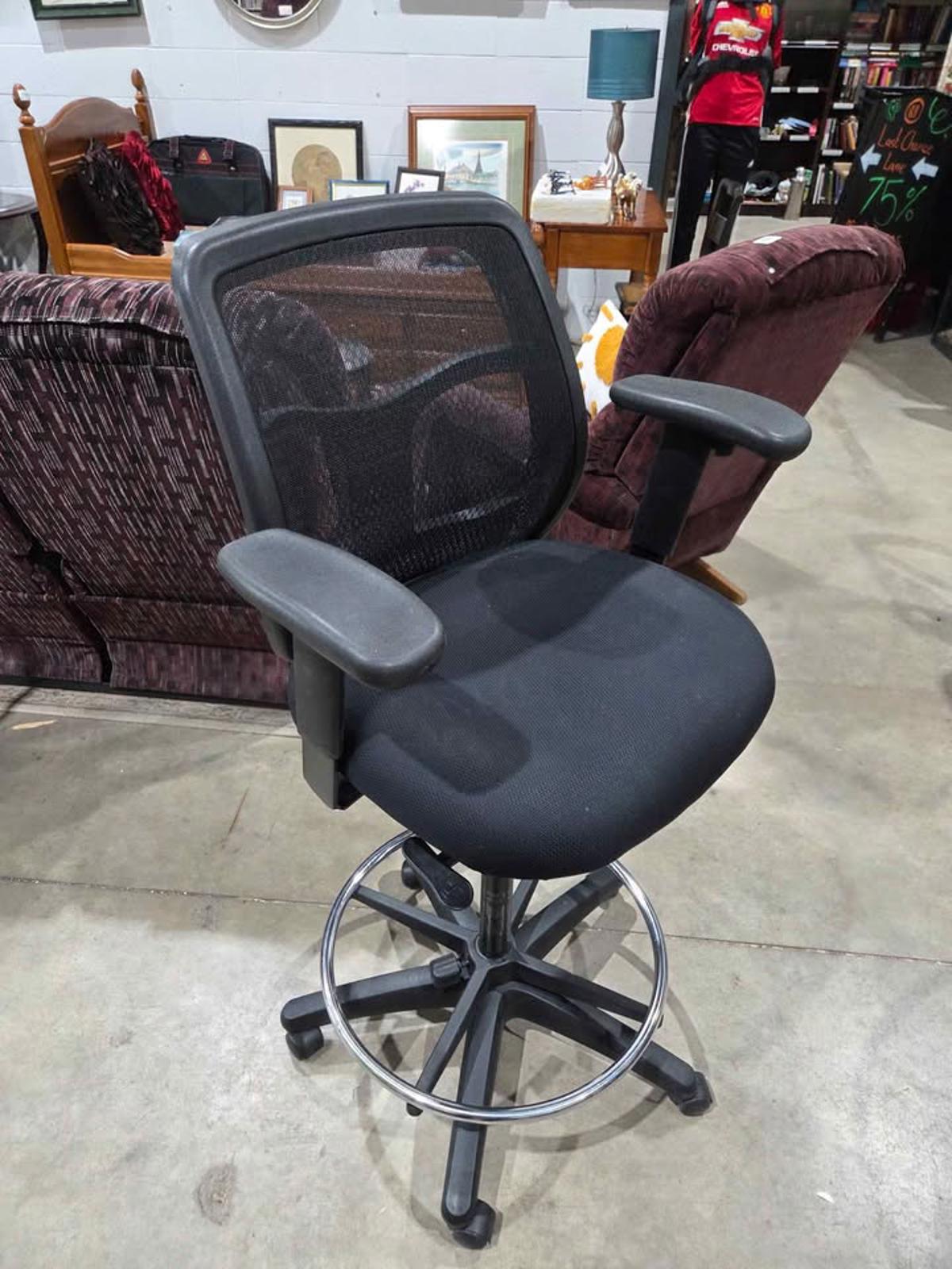 Black Mesh Office Chair w/ Foot Ring