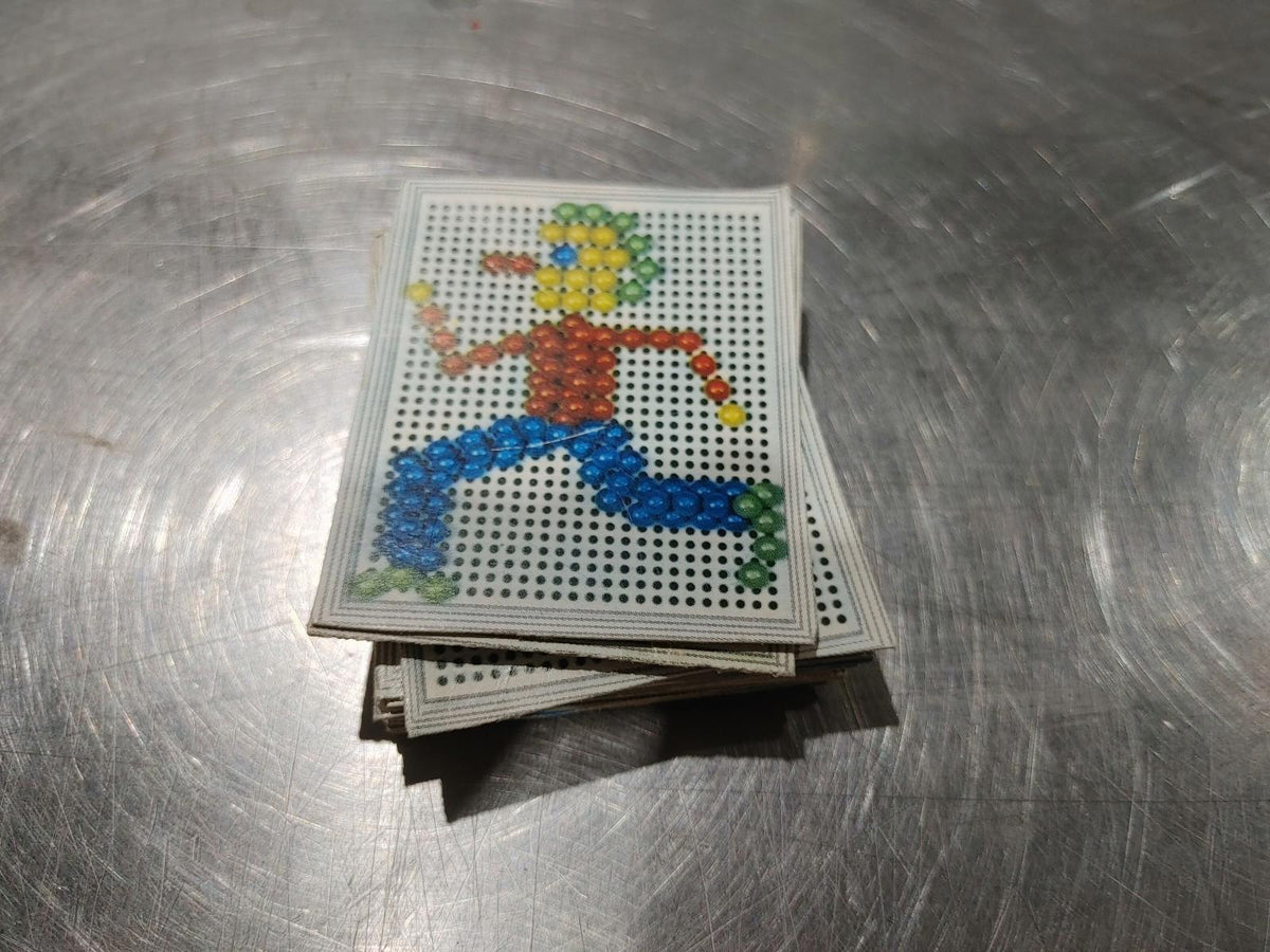 VINTAGE EXCELLENT CONDITION Magneto Mosaic Pegboard with Mosaic Template Cards