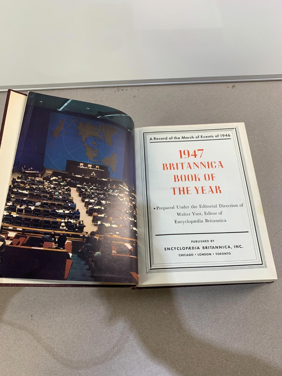 Livre vintage de l’Encyclopædia Britannica de l’année 1947