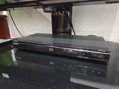 Sony BDP-S390 Blu-Ray Player + Remote