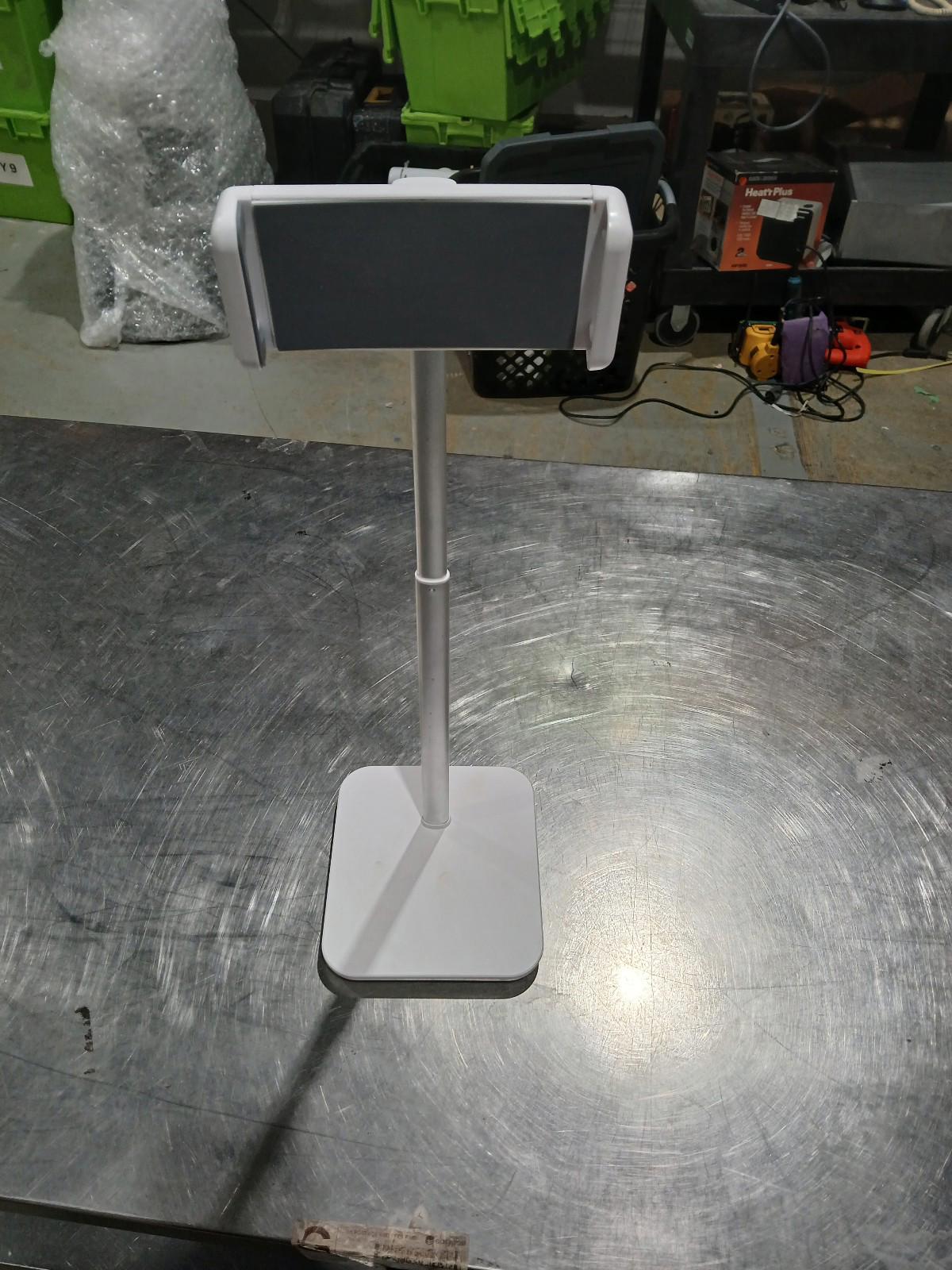 White Flat-Bottom Selfie Phone Stand – Adjustable Desktop Holder