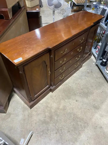 Beautiful Victorian Lexington Sideboard