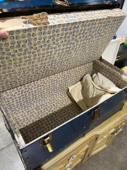 Vintage Langmuir made in Canada storage trunk