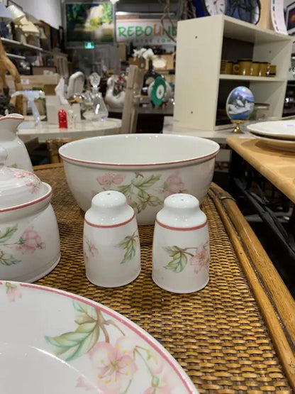Royal Daulton Fresh Flowers Ceramic Set