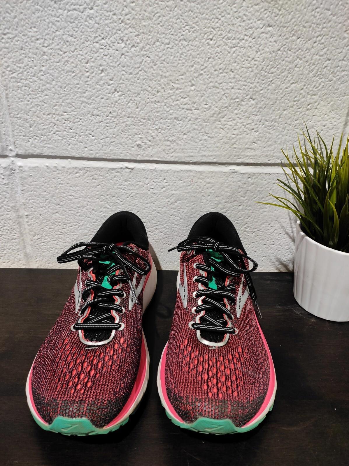 Chaussures de course Brooks Ghost 11 DNA rose et noir pour femme, pointure 8,5 M (B)