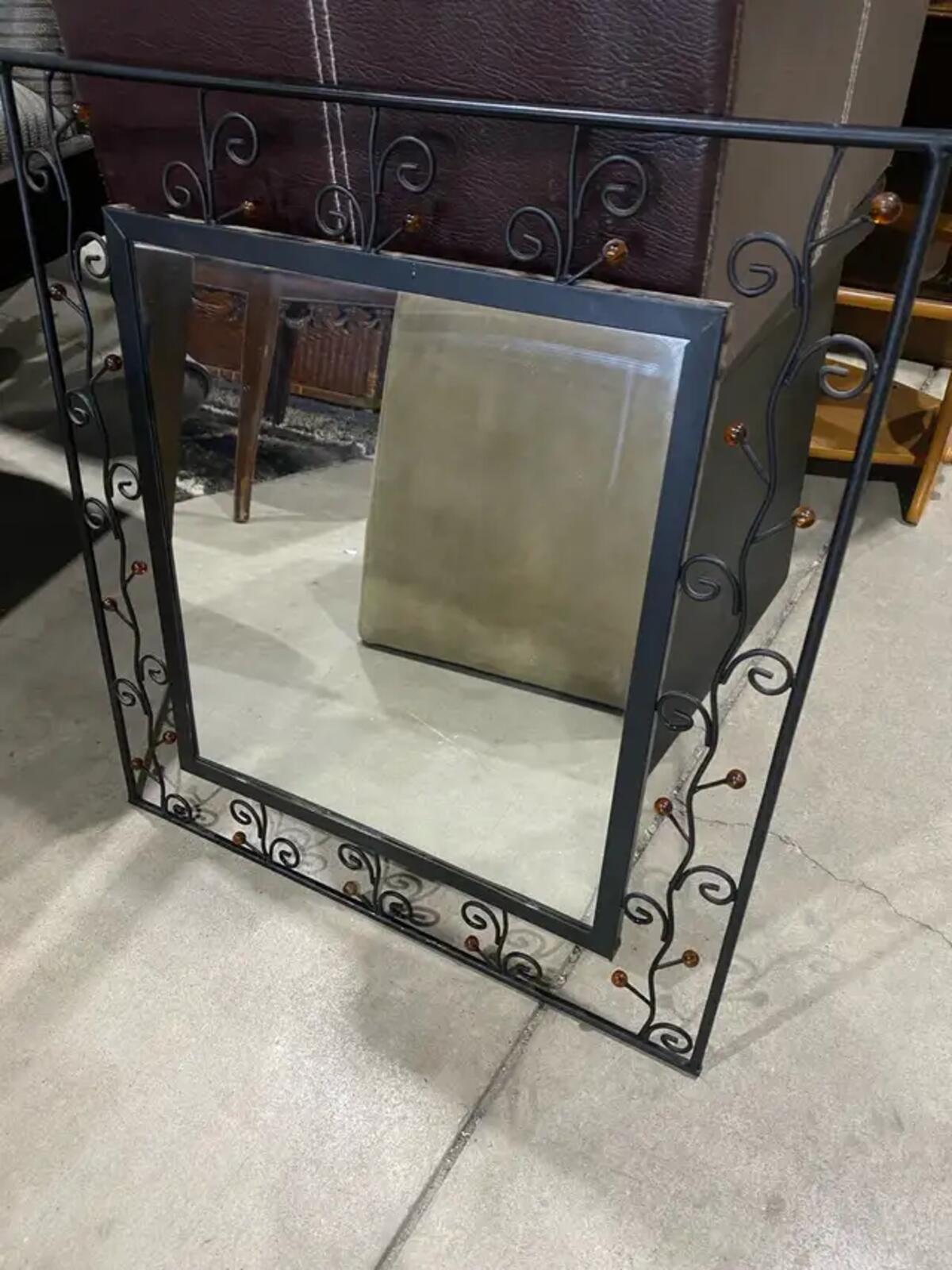 Detailed Accent Mirror