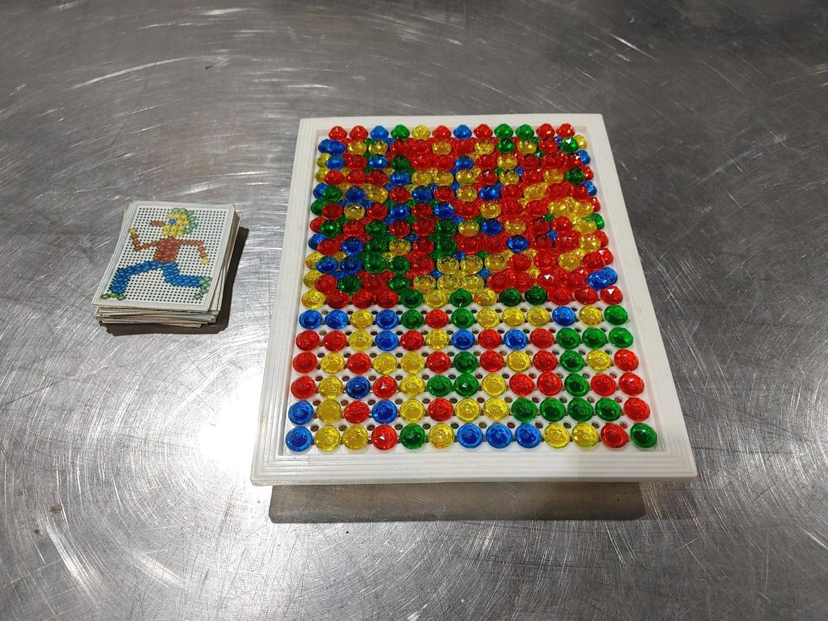 Panneau perforé magnétique mosaïque VINTAGE EN EXCELLENT ÉTAT avec cartes de modèles de mosaïque