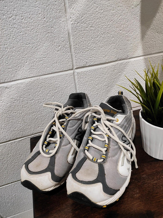 New Balance Women's Size 11 Athletic Shoe Sneaker White