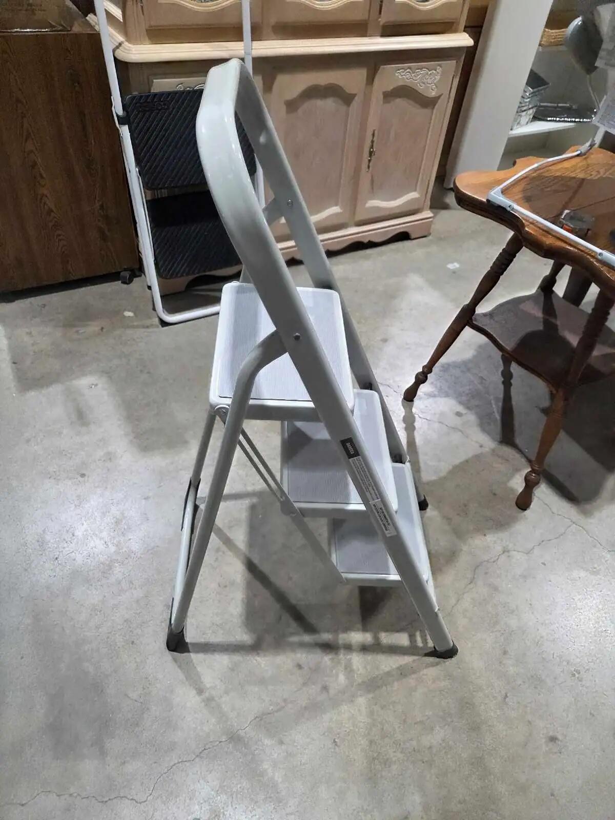 Uberhaus 3-Step Folding Ladder