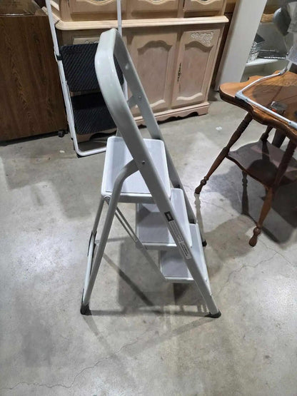 Uberhaus 3-Step Folding Ladder