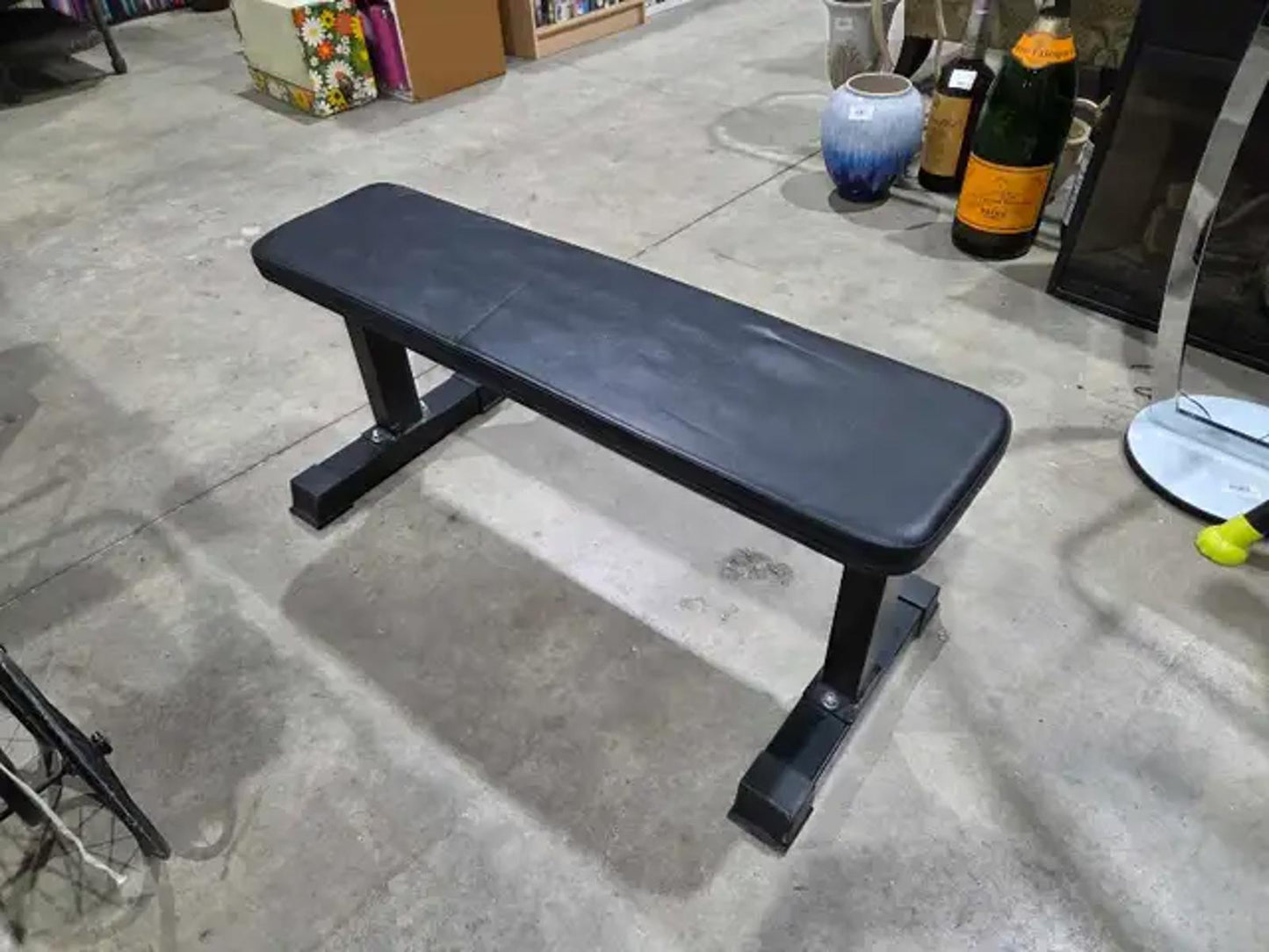 AmazonBasics Flat Weight Bench