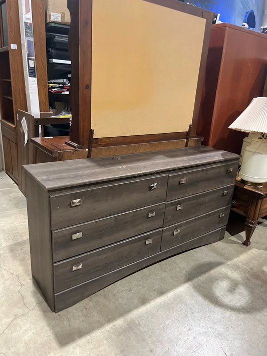 6-Drawer Dresser
