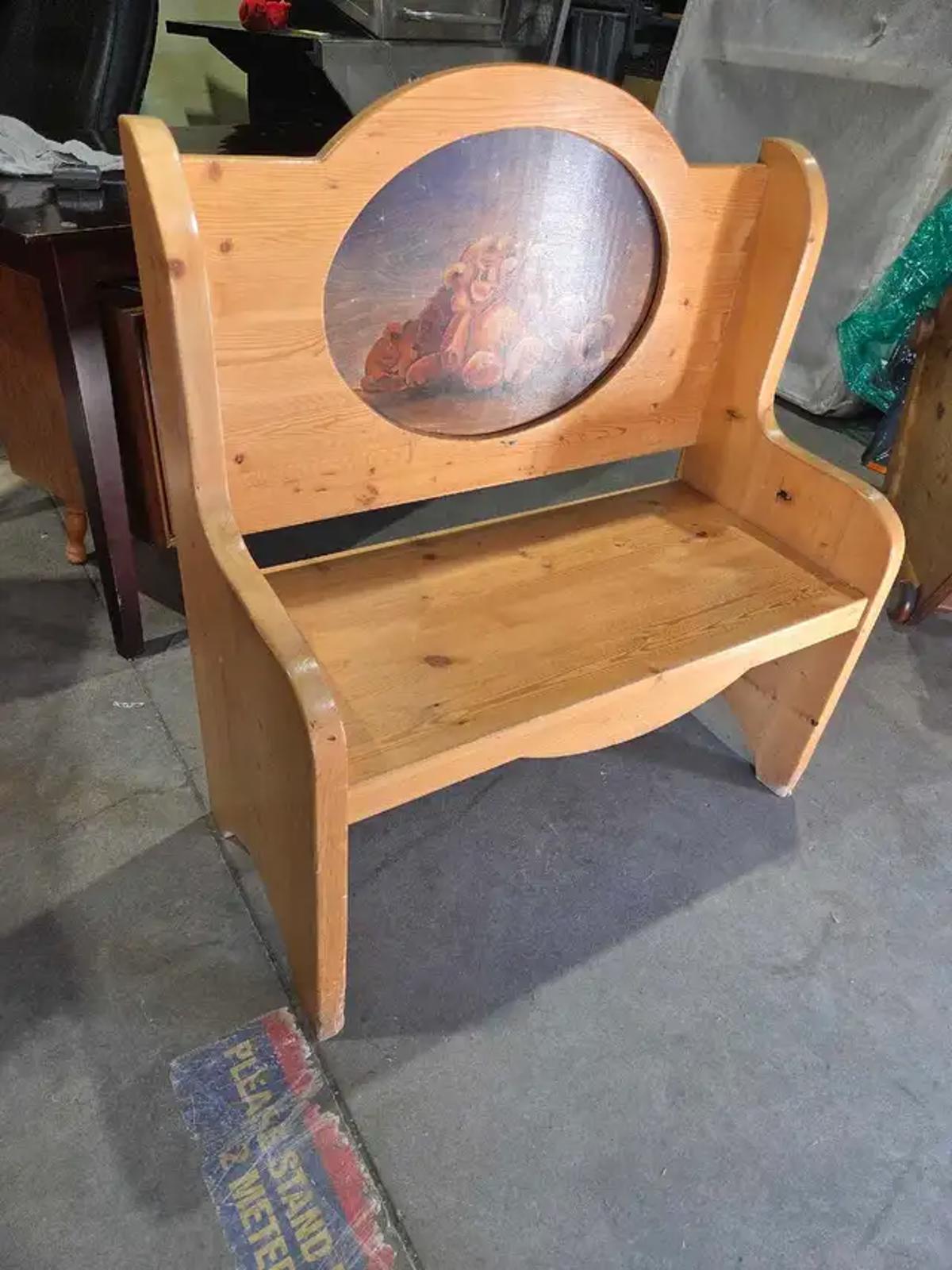 Wooden Bear Themed Bench