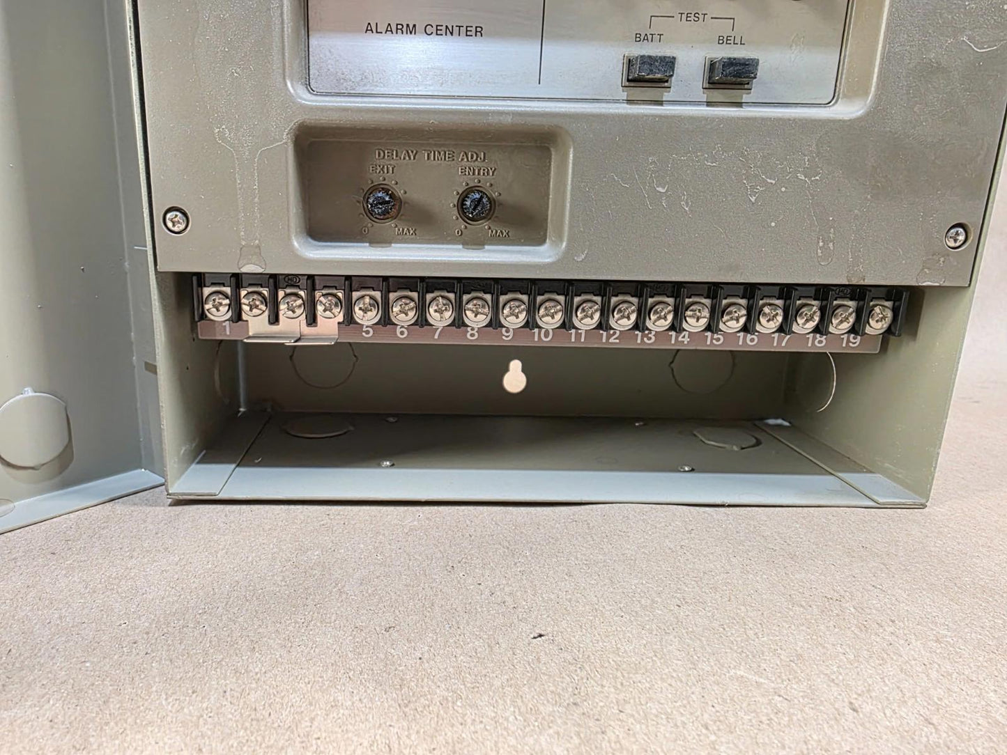 Vintage Radio Shack Safe House Burglar Alarm Center Model #49-450