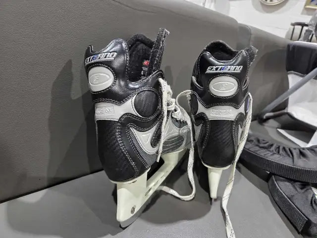 CCM E10 Skates - Size 4