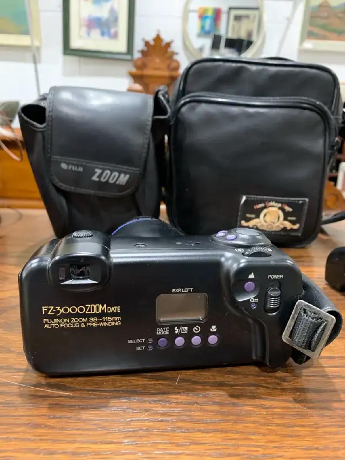 Fuji FZ-3000 Zoom Date Film Camera
