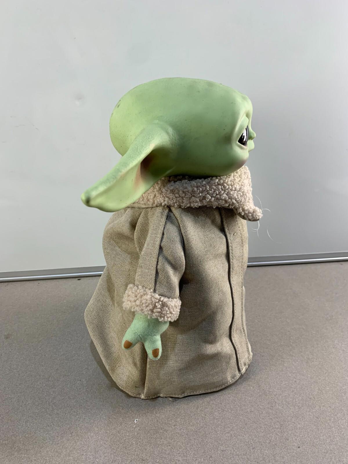 Star Wars The Mandalorian Baby Yoda Din Grogu L'Enfant Peluche 28 cm 2021 Mattel