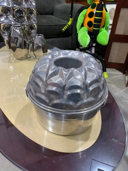 Large Vintage Bundt Pan