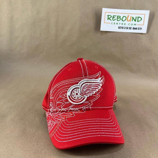 Vintage Men’s Detroit Red Wings Reebok NHL Cap (Size S/M)