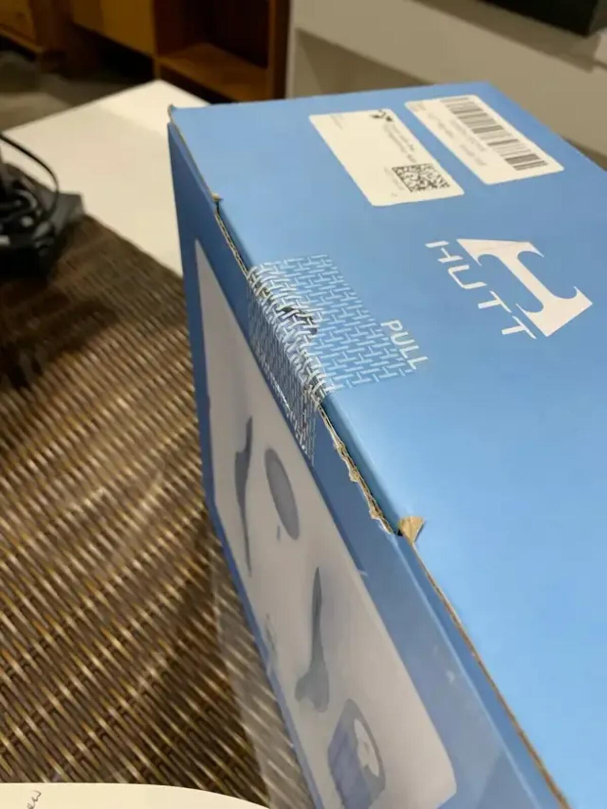Seal and in box! HUTT W8 Window Cleaning Robot