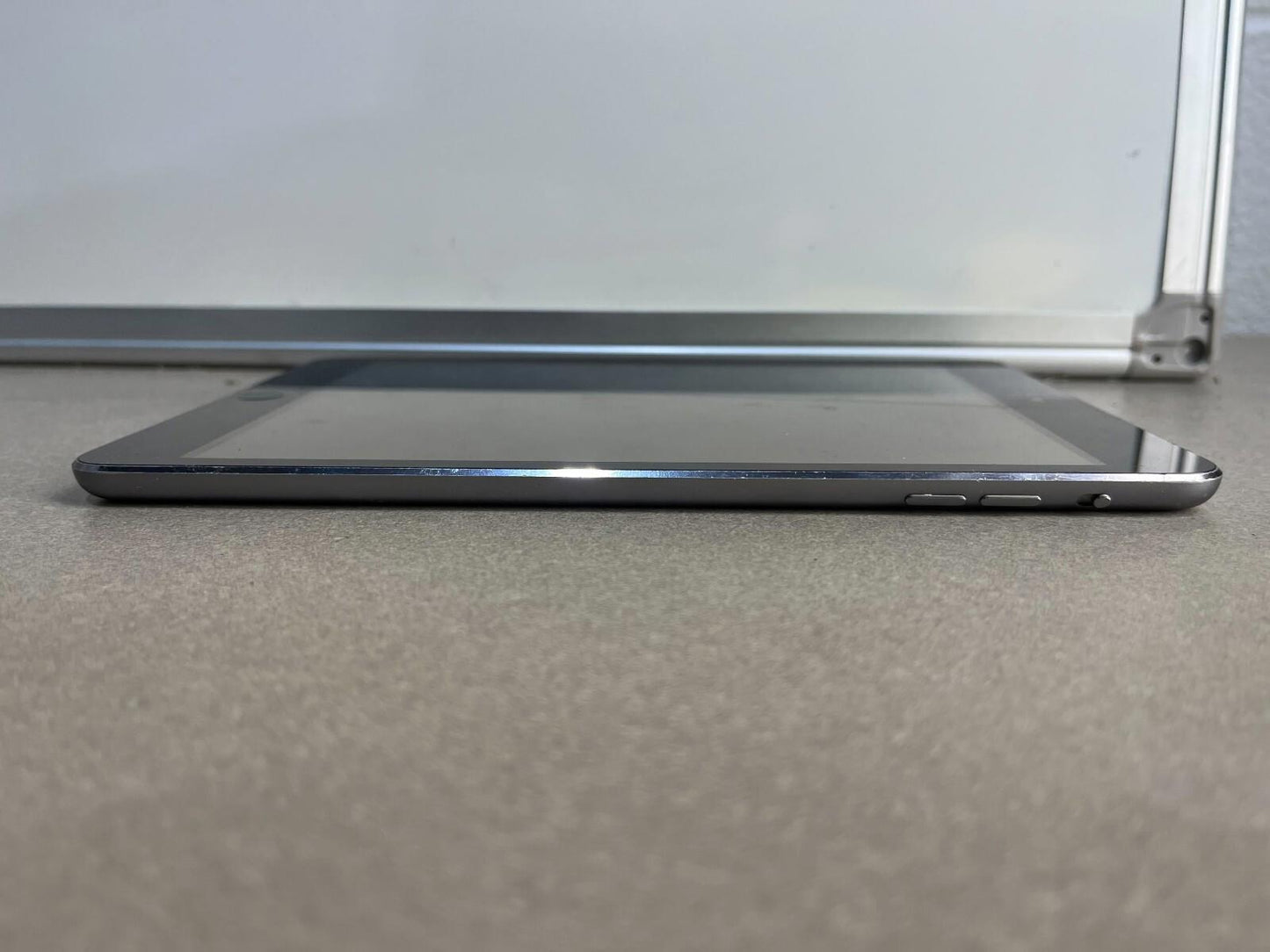 iPad Mini 2 128GB Wifi Black Cracked Screen