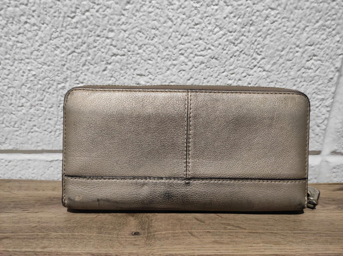 Portefeuille pochette zippé accordéon en cuir grainé argenté et doré Coach Park