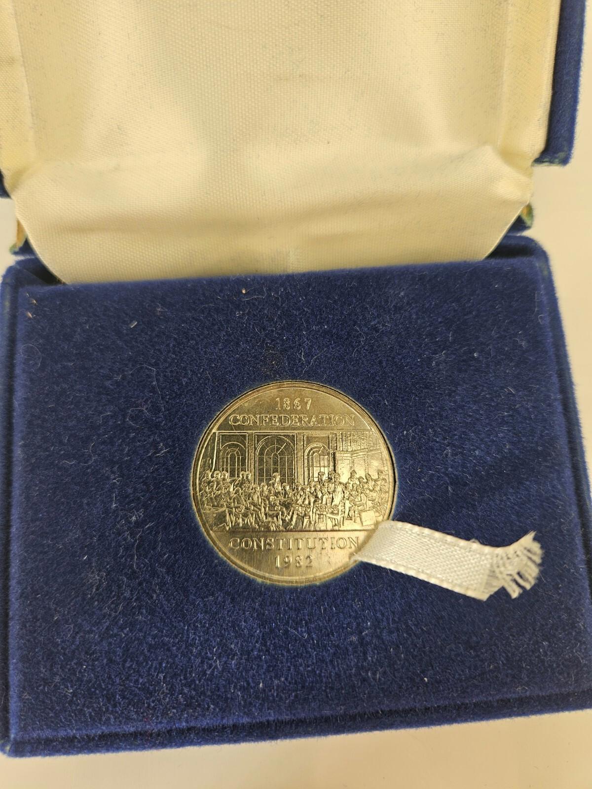 1982 Canada One Dollar Coin 1867 Confederation Constitution