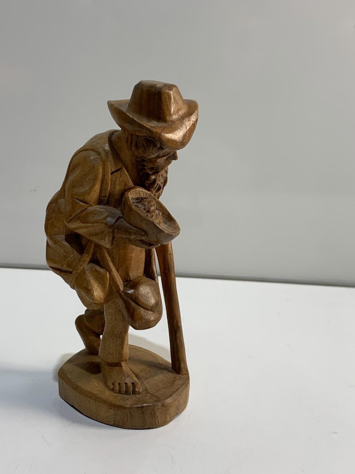 VINTAGE FOLK ART HAND CARVED WOODEN FIGURINE OF TRAVEL MAN