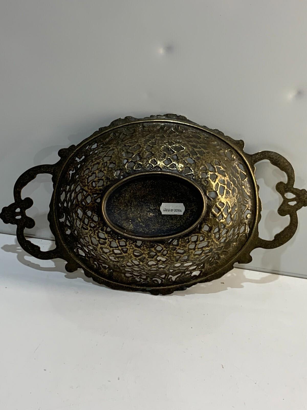 Panier ou coupe ajouré(e) vintage en laiton bronze fantaisie, décor rococo
