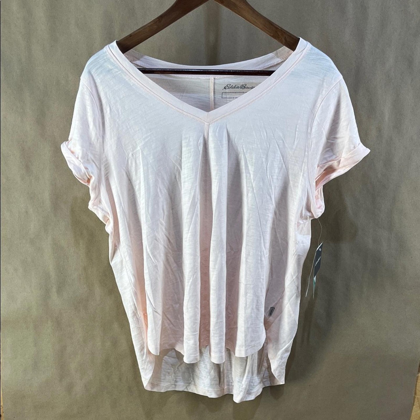 NWT Eddie Bauer Soft Pink Short Sleeve V-Neck Tee (Size L)