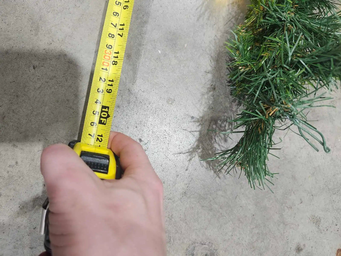 10ft Christmas Pre-lit Garland