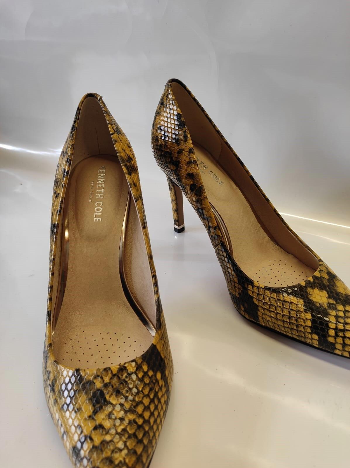 Kenneth Cole Women's Size 8.5 M Riley Yellow Black Faux Snakeskin Snake Heels
