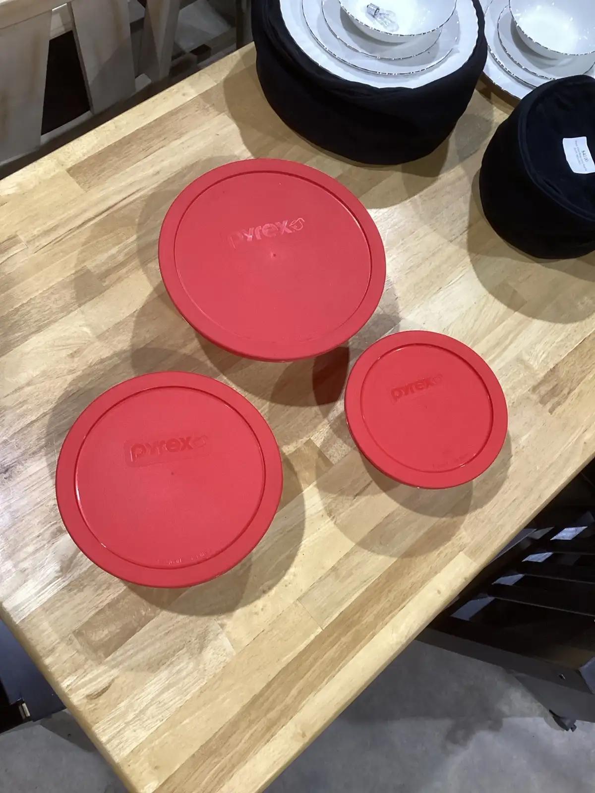 Pyrex Bowls with Lids - Set of 3