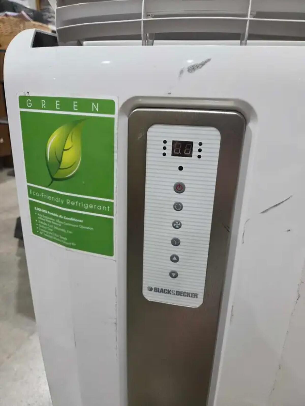 Black and Decker Air Conditioner - 8000 BTU