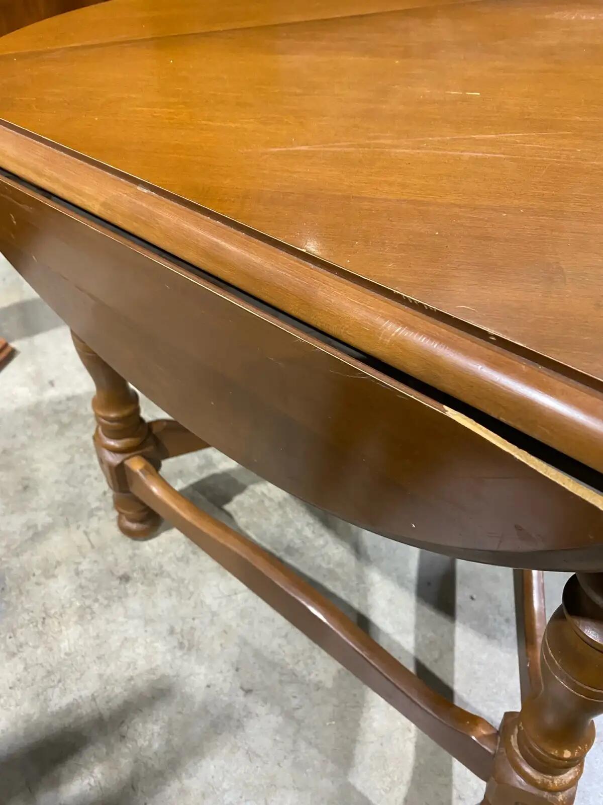 Drop Side Clover Leaf Side Table
