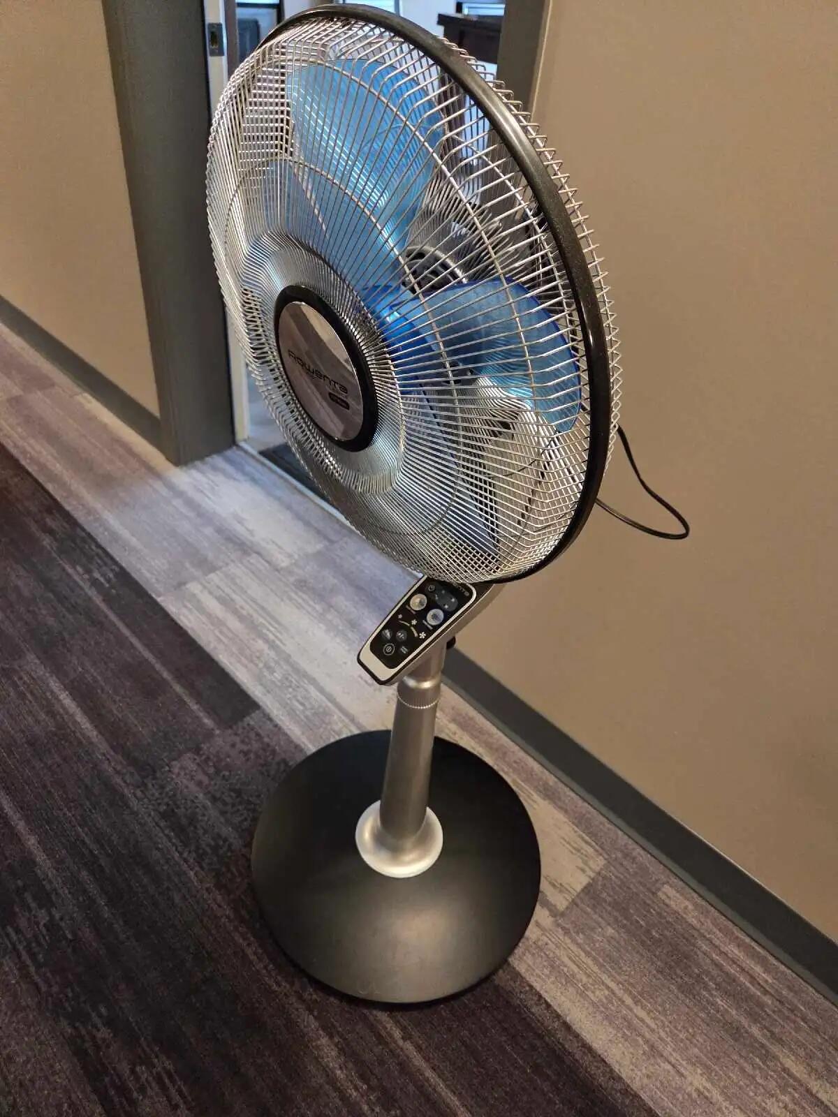 Rowenta Vu5670 Turbo Silence Stand Fan