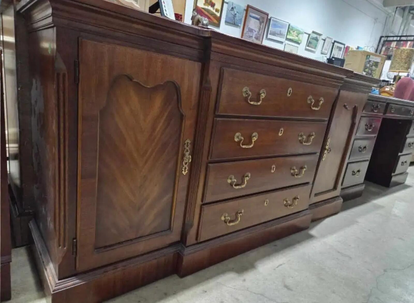 Beautiful Victorian Lexington Sideboard