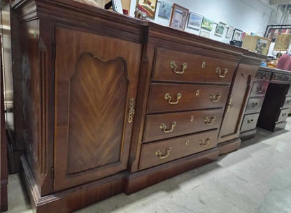 Beautiful Victorian Lexington Sideboard