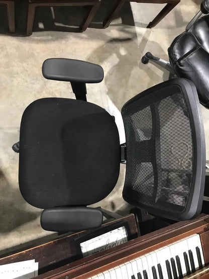 Black Mesh Office Chair – Adjustable Height & Armrests