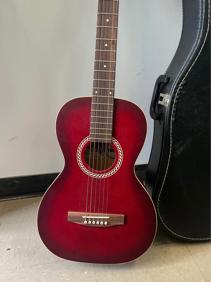 Art & Lutherie Ami Red Acoustic Guitar with Case – Excellent Condition