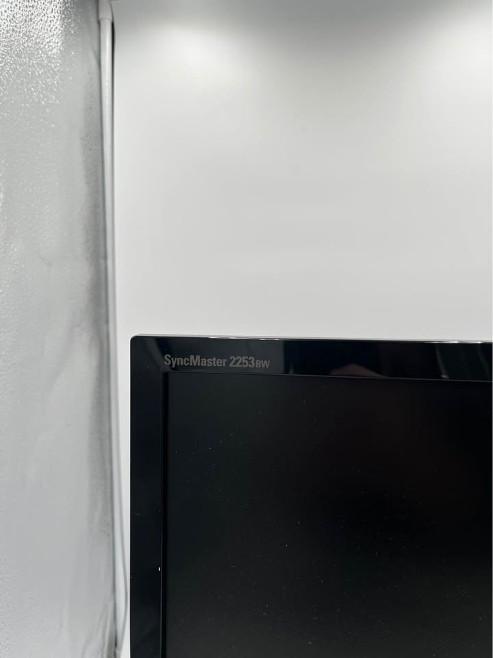 Samsung SyncMaster 2253BW 22” LCD Monitor – Good Used Condition