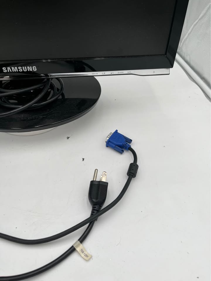 Samsung SyncMaster 2253BW 22” LCD Monitor – Good Used Condition