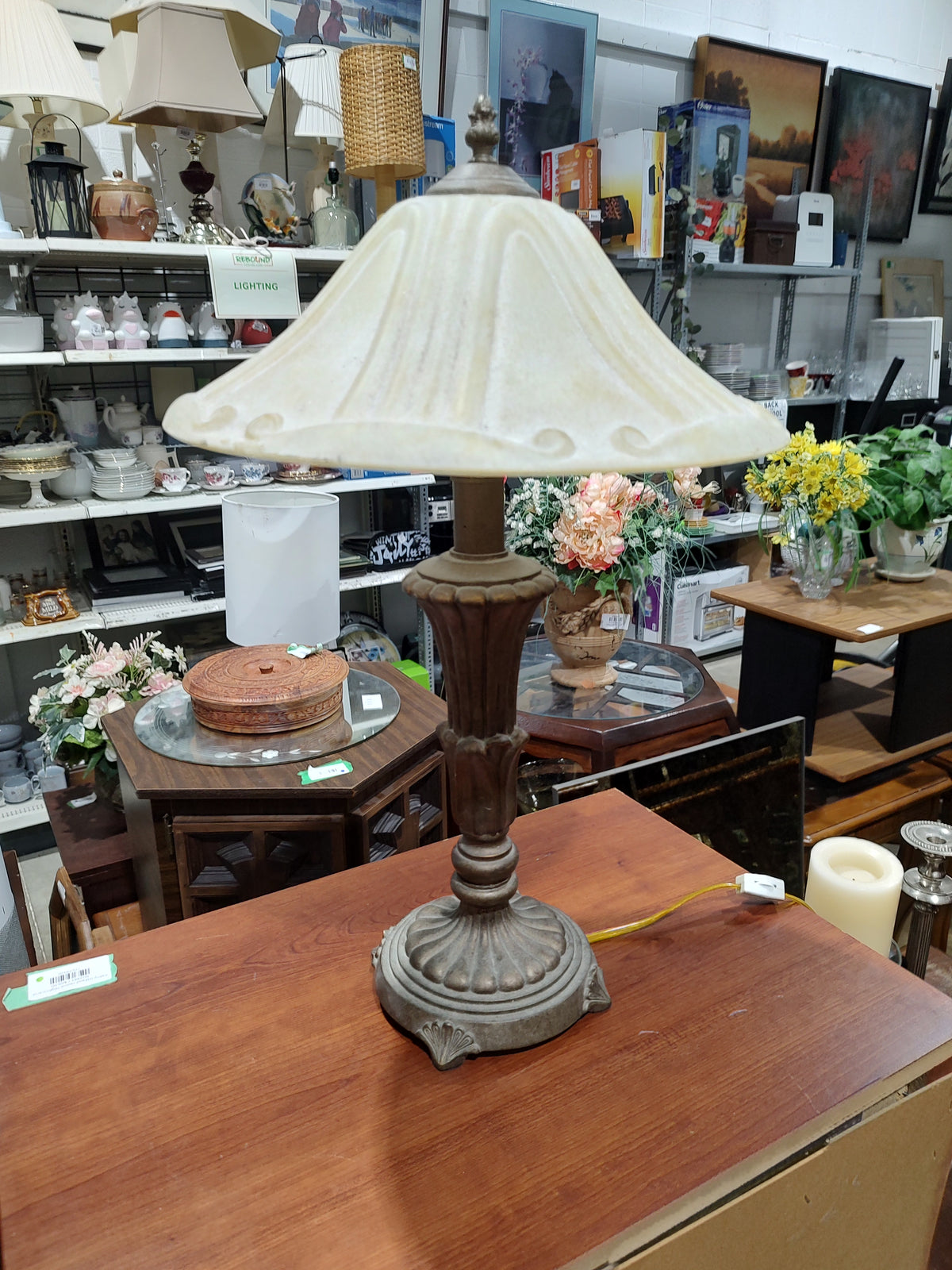 Traditional Table Lamp with Scalloped Glass Shade