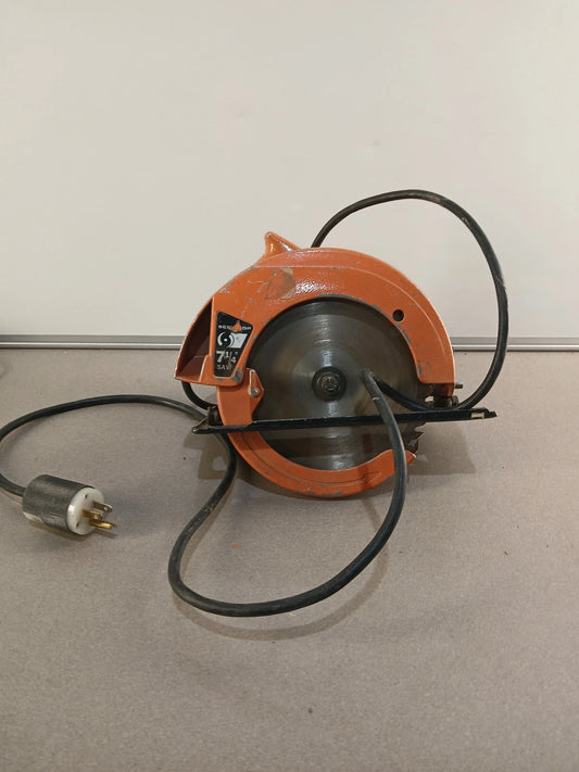 Vintage Skilshop 7 1/4" Skil Saw Model 1715 Skilsaw Solid aluminum Body GOOD
