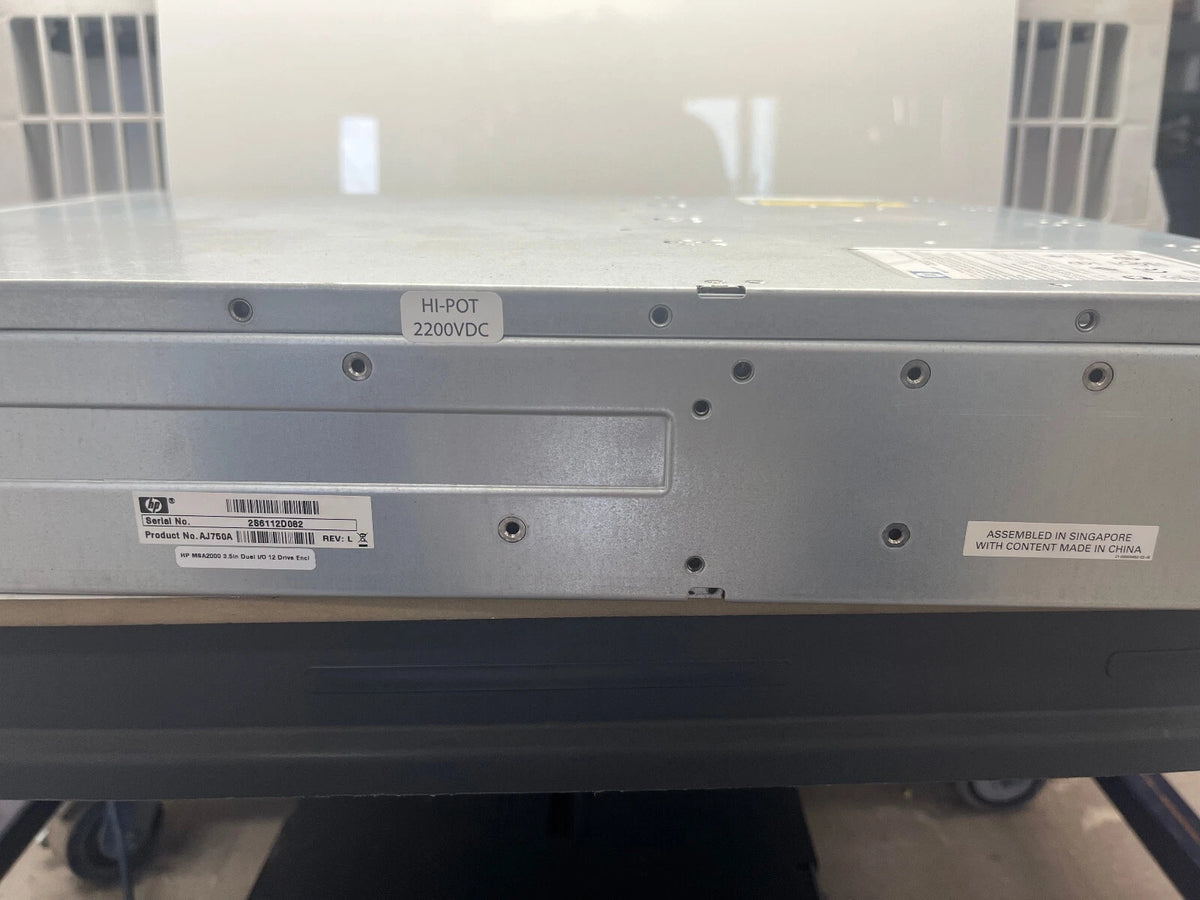GOOD CONDITION HP StorageWorks AJ750A Chassis + 2x AJ751A I/O Modules + PSUs
